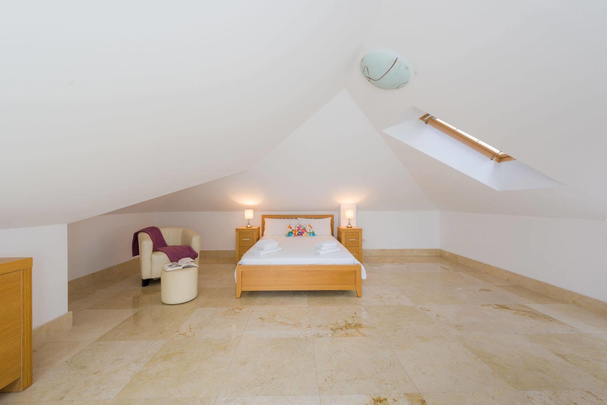 Villa Salena Слатине Екстериор снимка